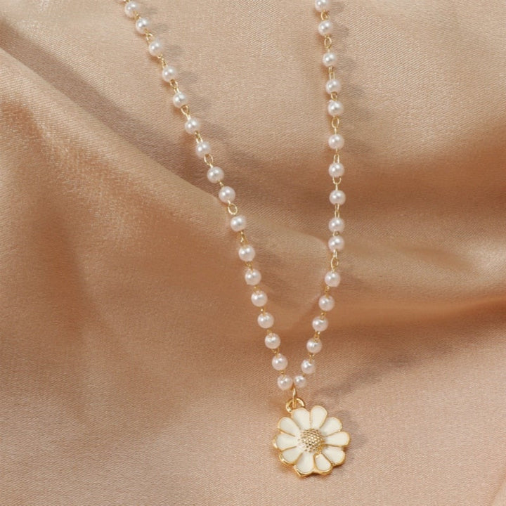 Stylish Pearl Necklace with Daisy Pendant - Flora-Nora Luxe