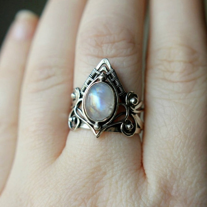 Stylish Vintage Moonstone Ring - Clara-2.01 in-Nora Luxe