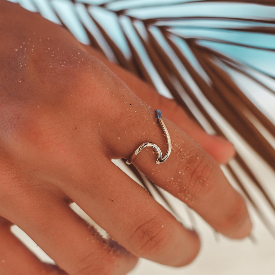Stylish Wavy Ring - Mila-Silver-Nora Luxe